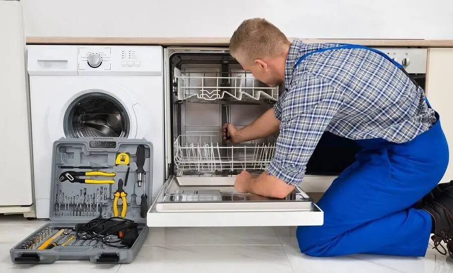 Karamürsel Beko servisi teknisyen ekibi beyaz eşya tamiri yaparken